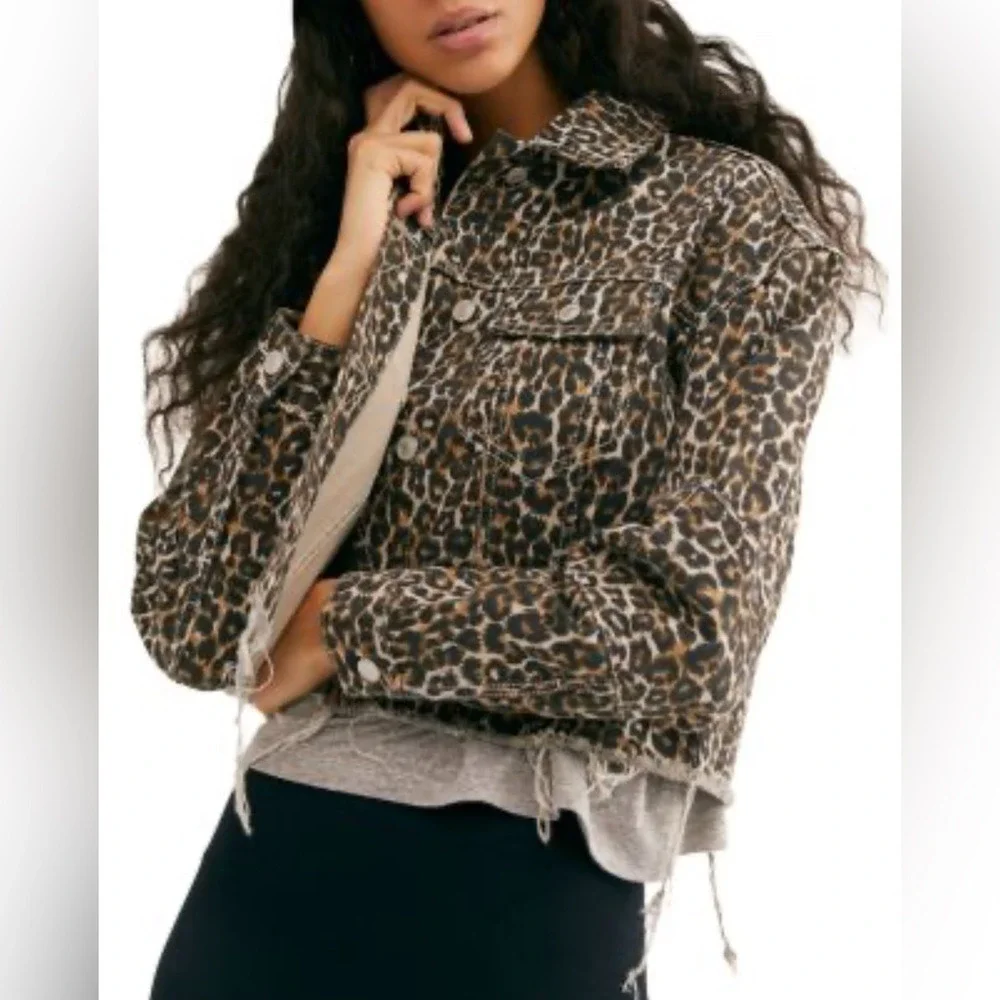 Free People Leopard Print Denim Jacket Raw Hem Button Up Trucker Style Women XS - Picture 2 of 11